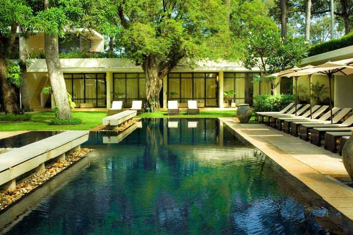 La piscine et sa terrasse à Siem Reap