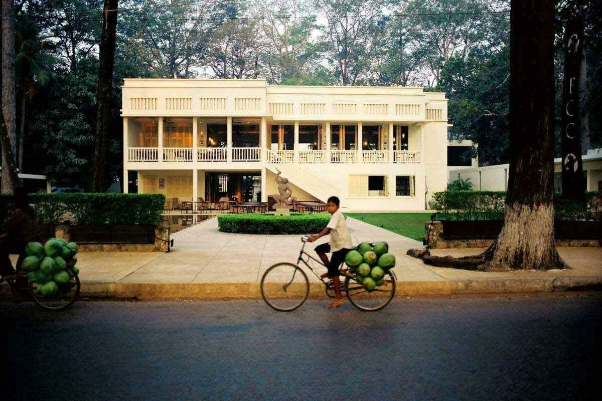 Le FCC depuis la rue 