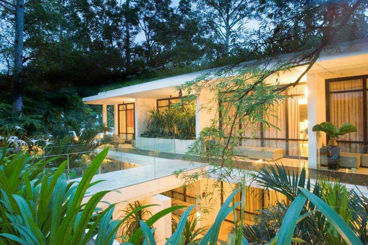 Les chambres standard vue de nuit au FCC Angkor